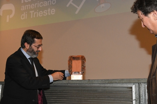 Conferimento del Premio Salvator Allende al Prof. Fernando Quevedo