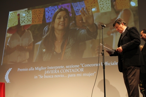 Rodrigo Diaz annuncia la vincitrice del Premio al Miglior Attore