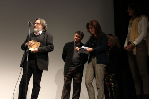 Silvio Caiozzi riceve il Premio per ...Y de pronto el amanecer, miglior film del Concorso Ufficiale. Alla sua sinistra, Rodrigo Diaz, Silvia Mometti e l'on.Sabrina De Carlo