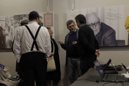 Il rabbino Ariel Haddad e il direttore artistico del Festival del Cinema Latino Americano, si intrattengono con il pubblico