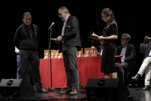 Enrique Arroyo Schroeder riceve il premio Malvinas per il film "Cicatrizarte"