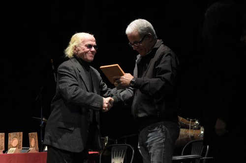 Il regista cubano Alejandro Gil Alvarez riceve il premio Miglior Colonna Sonora per il film "Inocencia" (conferisce il premio Silvio Donati, musicista presidente della Giuria Colonna Sonora)