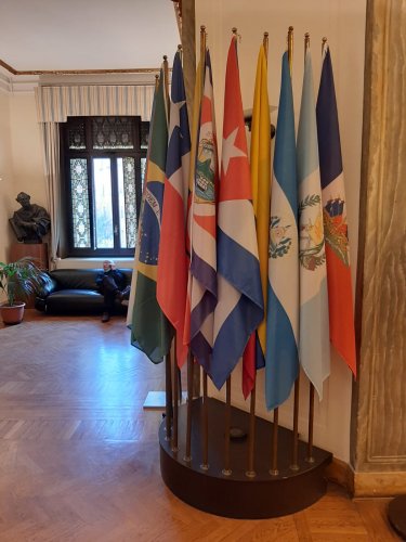 Bandiere di parte dei Paesi latinoamericani aderenti all'IILA - Organizzazione Internazionale Italo-Latino Americana
